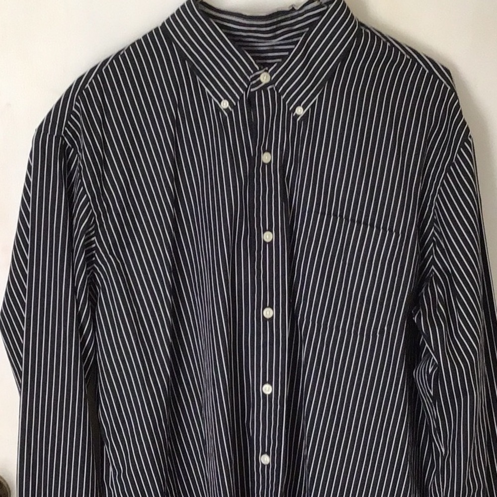 Mens polo Ralph Lauren buttons down shirt.